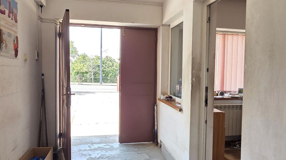 DE ÎNCHIRIAT - DEPOZIT 435 mp + curte betonata 800 mp, VASLUI zona TRAIAN; - Poză 8