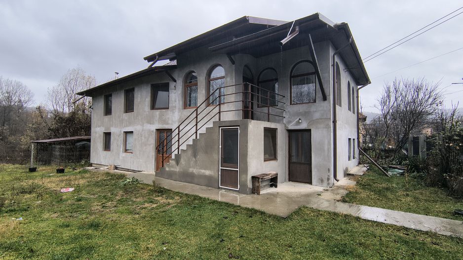 Casa de vânzare în Malu cu Flori- liniște, natura și aer curat! - Poză 17