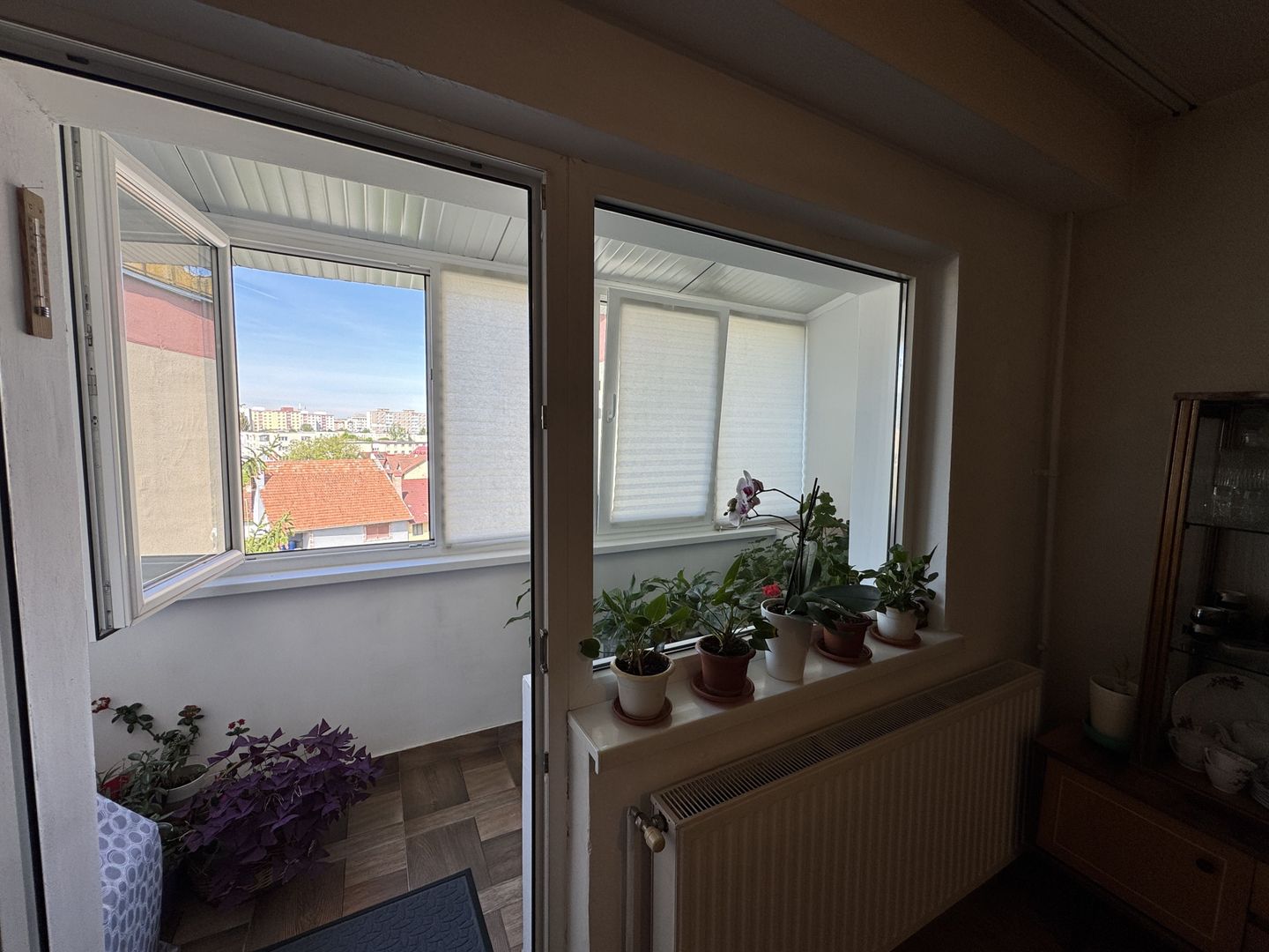 Apartament decomandat cu 3 camere in Florilor, strada Crinului - Poză 3