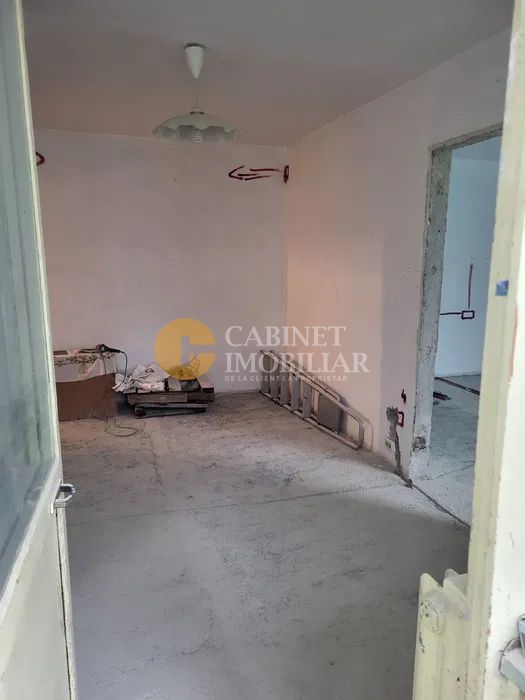 Ocazie Unică în Tătărași, Iași – Apartament cu 2 camere, gata de renovare - Poză 1