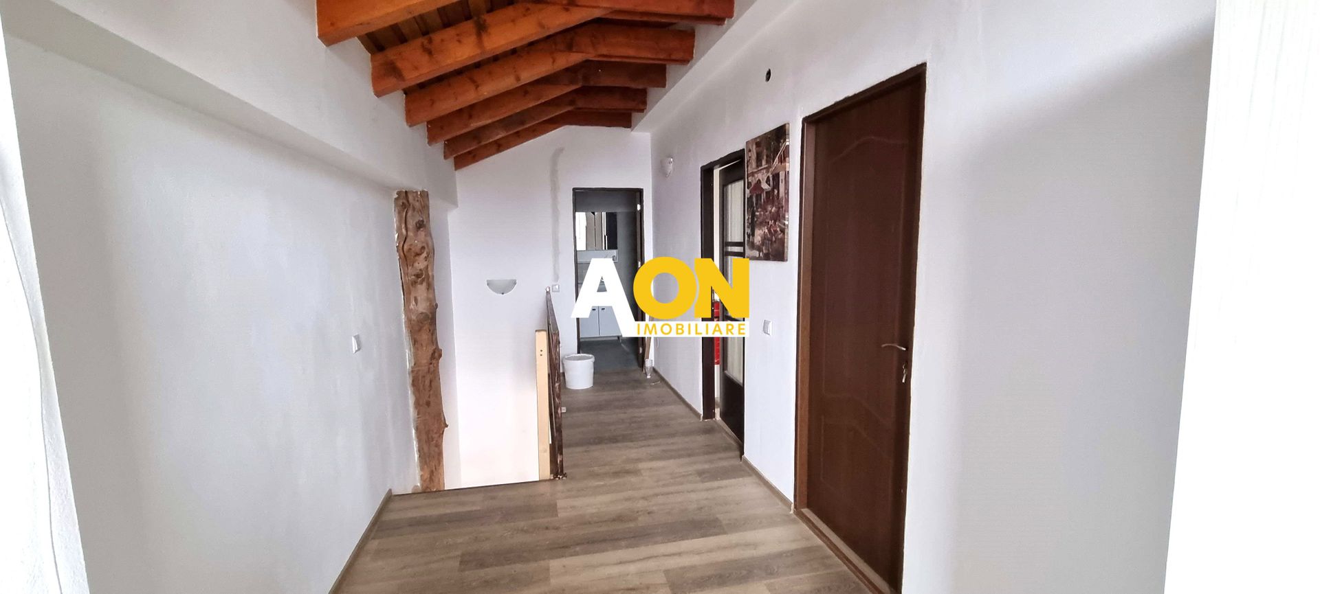 De vanzare apartament 3 camere, scara interioara, Centru - Poză 5