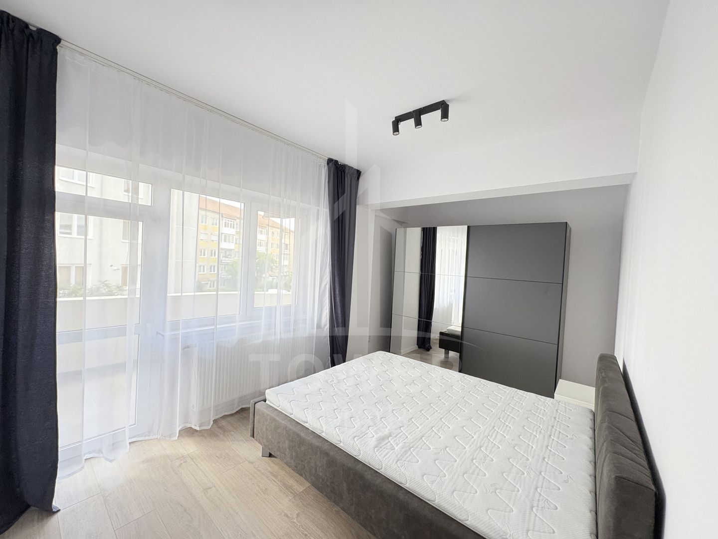 Apartament de Lux cu 3 Camere pe Str. Oituz – Garaj & Terasă - Poză 2