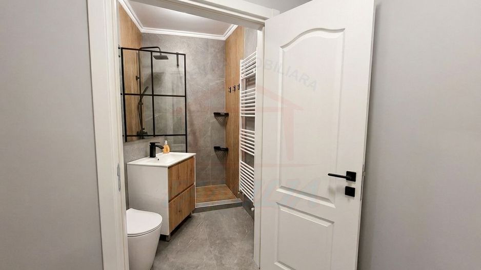 Vanzare apartament 2 camere in Centru, 48 mp, 75.000 EURO - Poză 2
