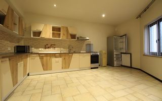 Zona Cetatii; 6 incaperi, ideal pentru sediu firma. - Poză 8