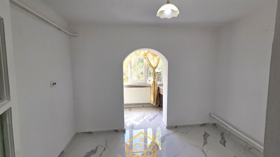 Apartament 3 Camere Decomandat - Spatios - in Zona 1 Mai - Poză 4