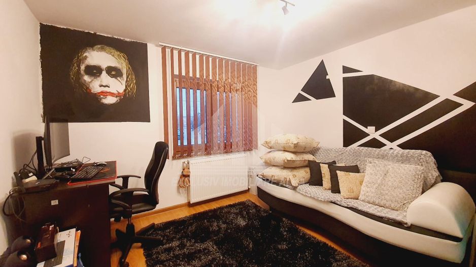 Apartament cu 4 camere de vanzare, Cetate - zona Mercur - Poză 5