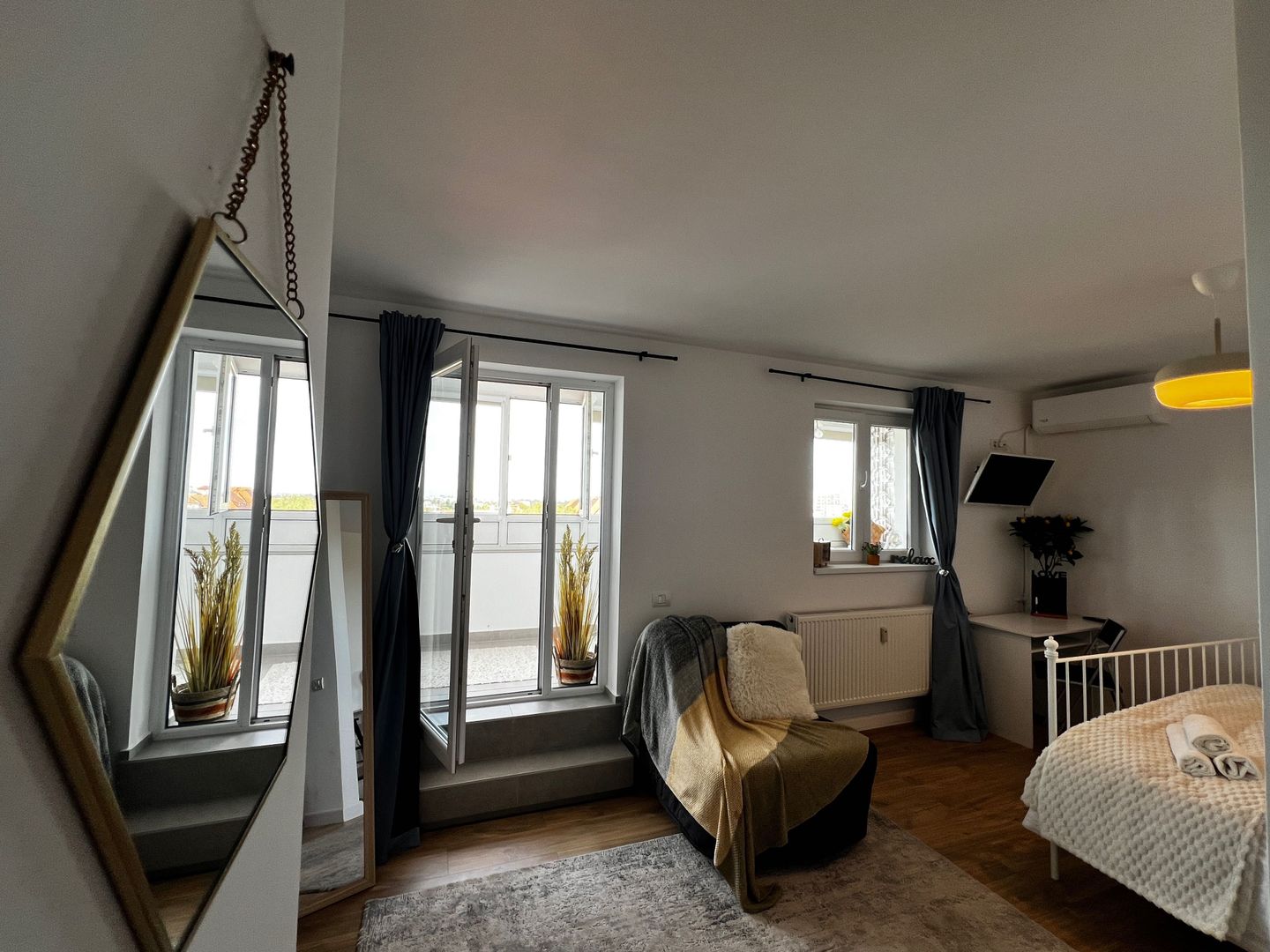 Studio renovat | Piata Victoriei | Terasă 10 mp | Fără risc seismic - Poză 4