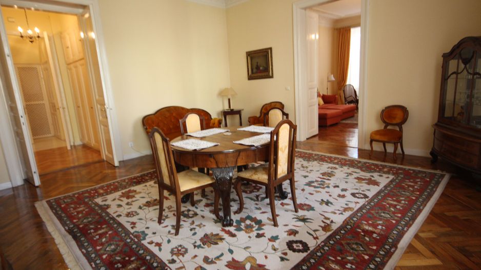 APARTAMENT DEOSEBIT IN ZONA CENTRALA - Poză 2