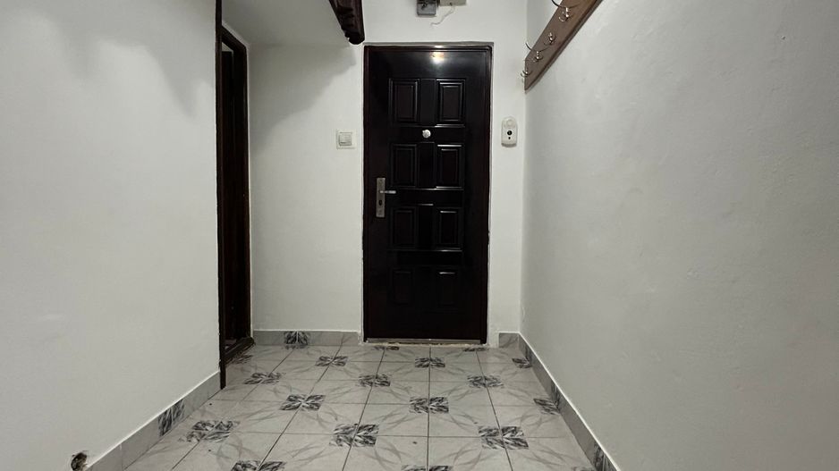Apartament cu 3 camere și boxă în zona Complex KM5 - Poză 1