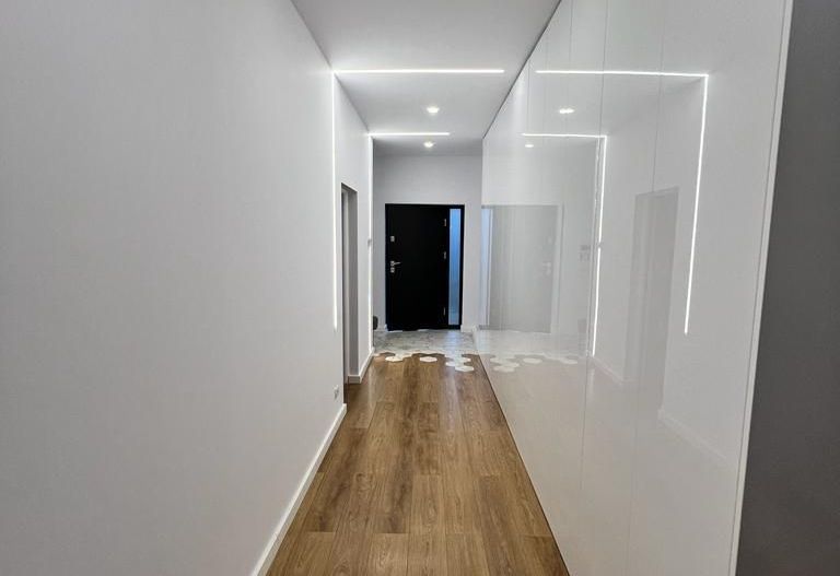 Locuinta moderna spatioasa cu garaj - Poză 12