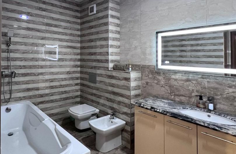 Apartament cu 3 camere – 13 Decembrie, Coresi la 5 minute pe jos. - Poză 13