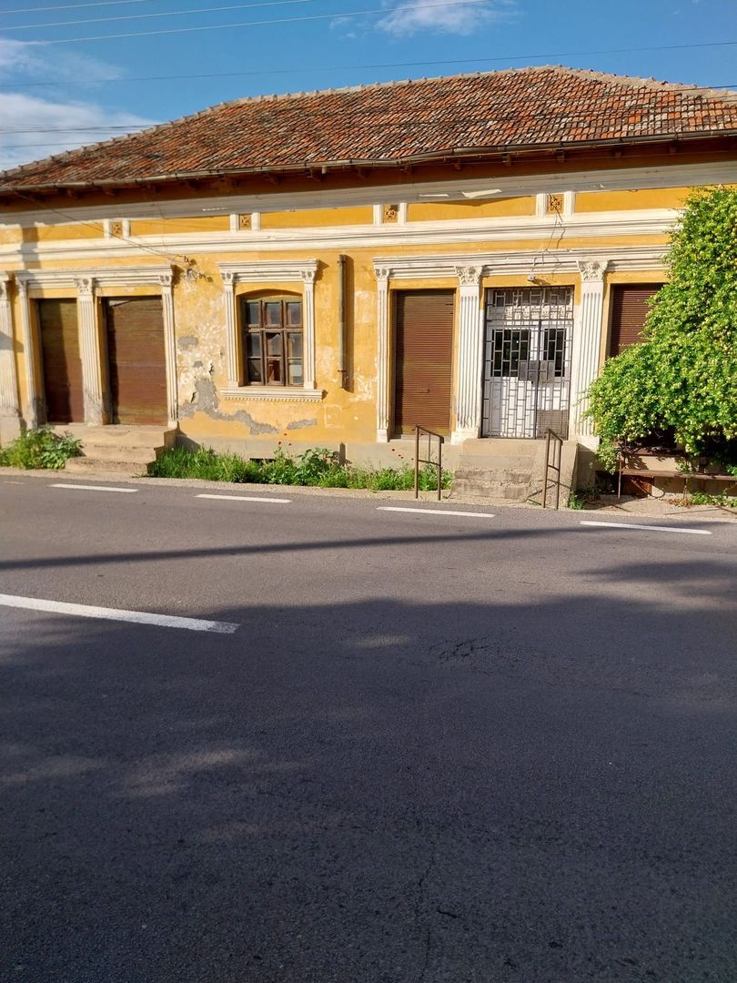 Casa 205 mp | Teren 2.379 mp | Potential comercial | Acces direct DN - Poză 1