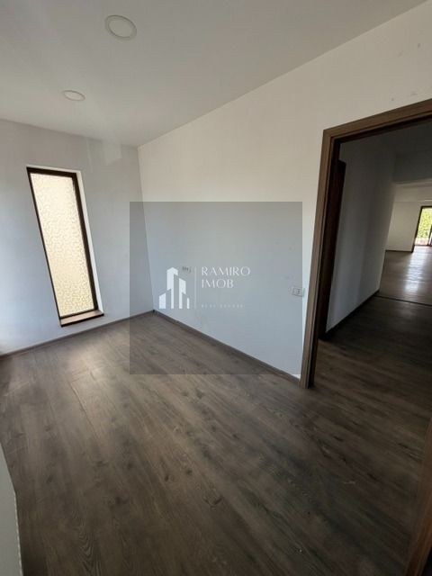 Spatiu Comercial / Birouri Metrou Aparatorii Patriei - Poză 6
