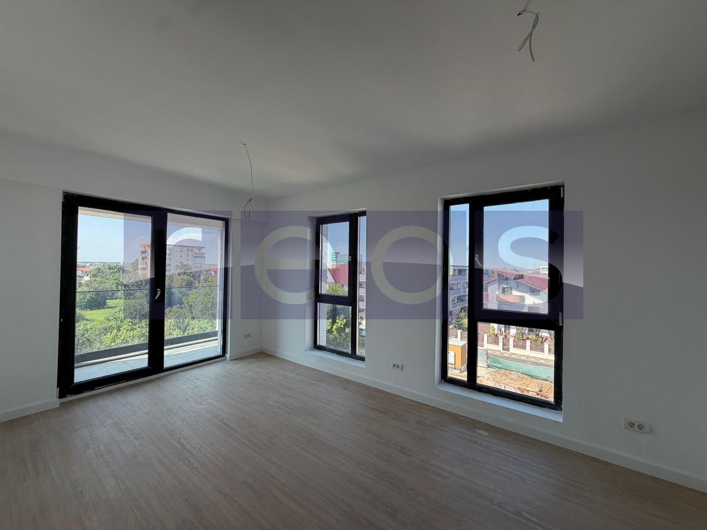 VANZARE APARTAMENT LA CHEIE | 4 CAMERE | 107MP | TERASA 75 MP| PARCARE - Poză 3