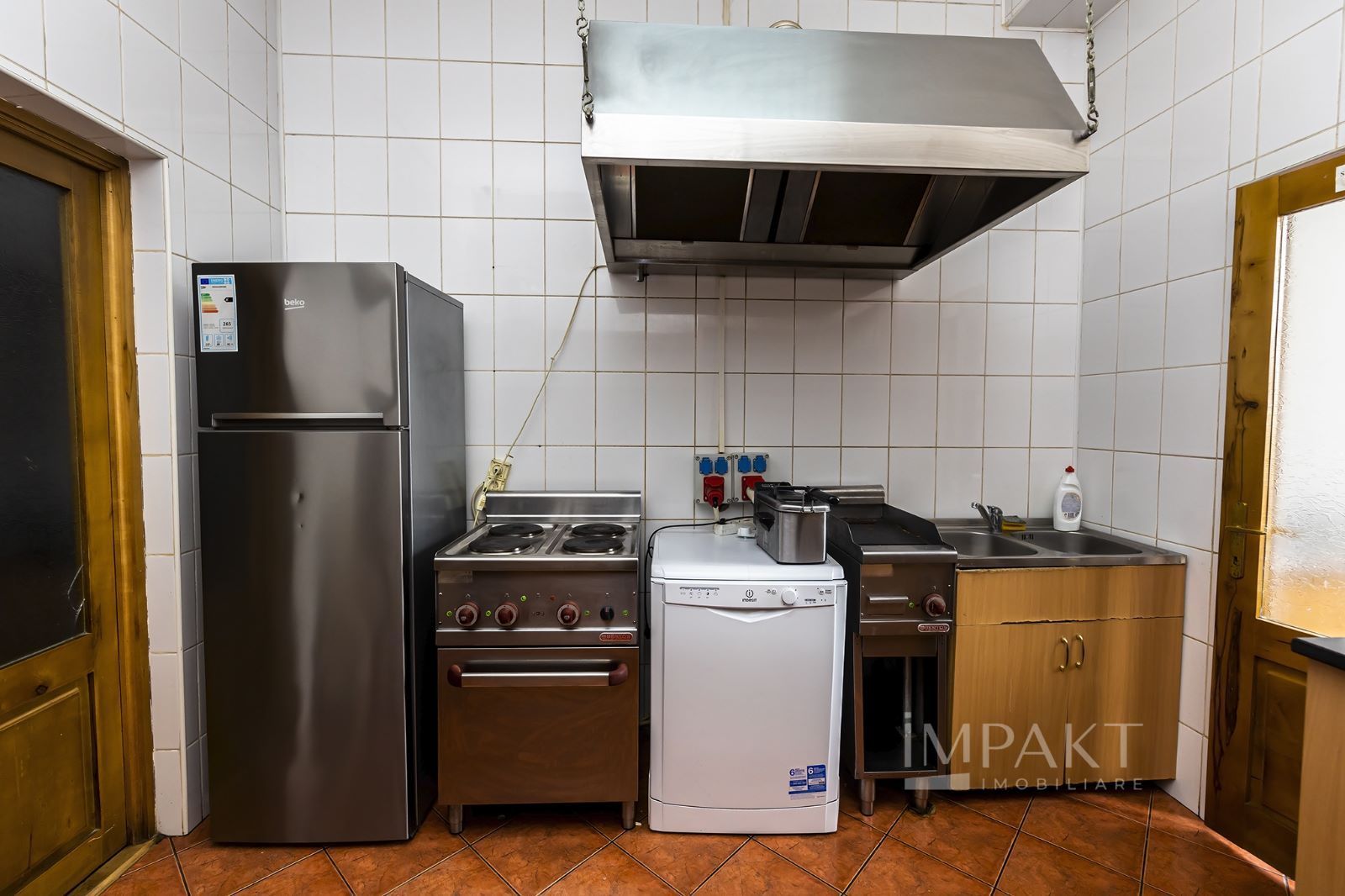 Pensiune 10 camere in statiunea Muntele Baisorii - Poză 11