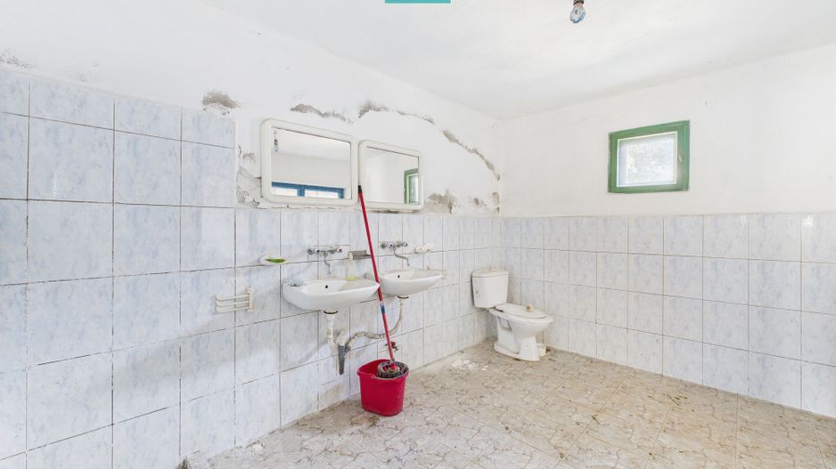 Clădire cu 5 camere cu teren și hală în Cenad - Poză 12