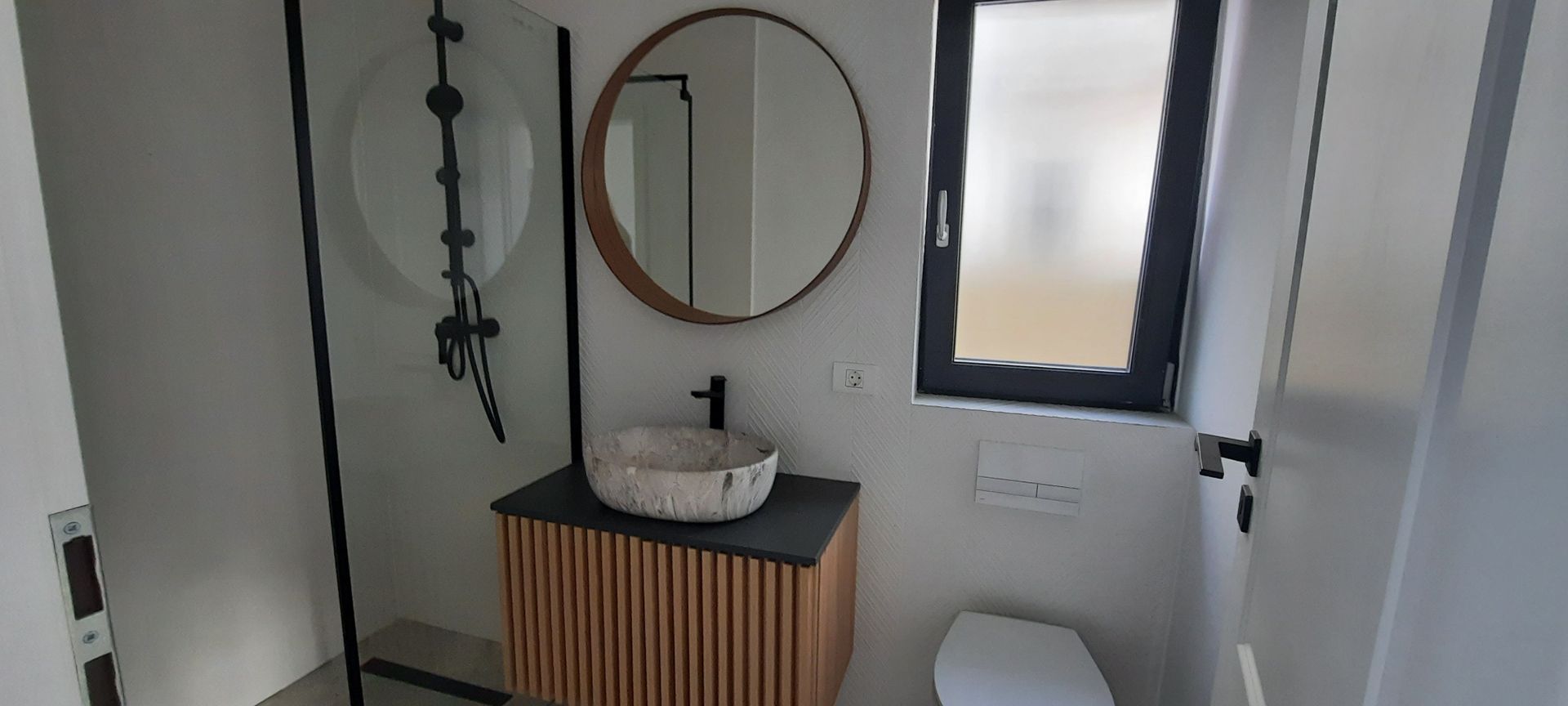 Duplex frumos cu arhitectura mediteraneana - Poză 17