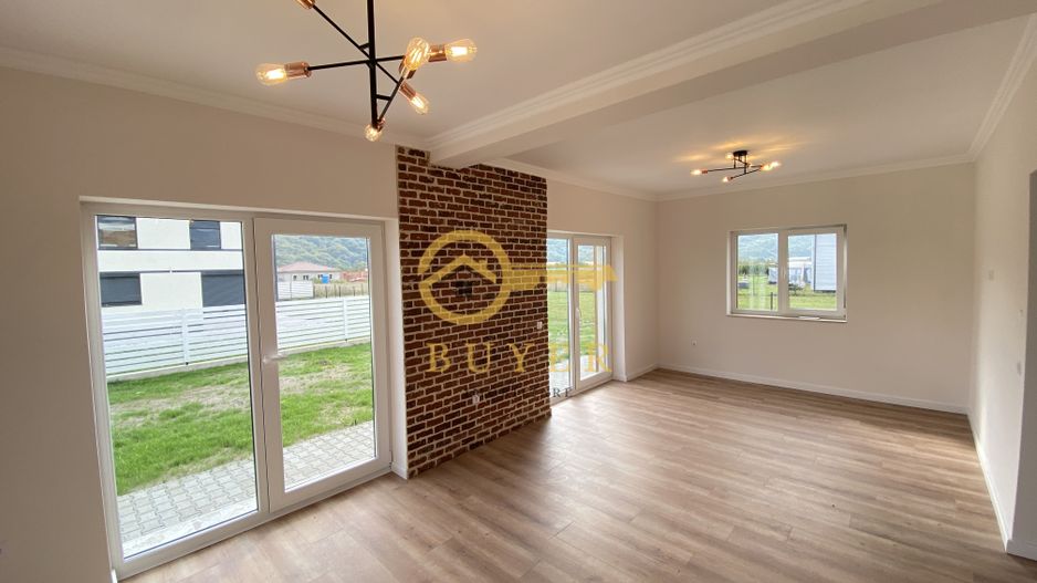 Casa intabulata, finisata LA CHEIE- Talmaciu, zona cu peisaj superb - Poză 5