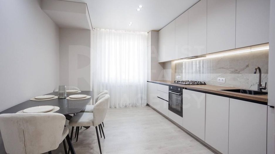 Vânzare, apartament, 2 odăi + living, str. Ion Buzdugan, Buiucani - Poză 3