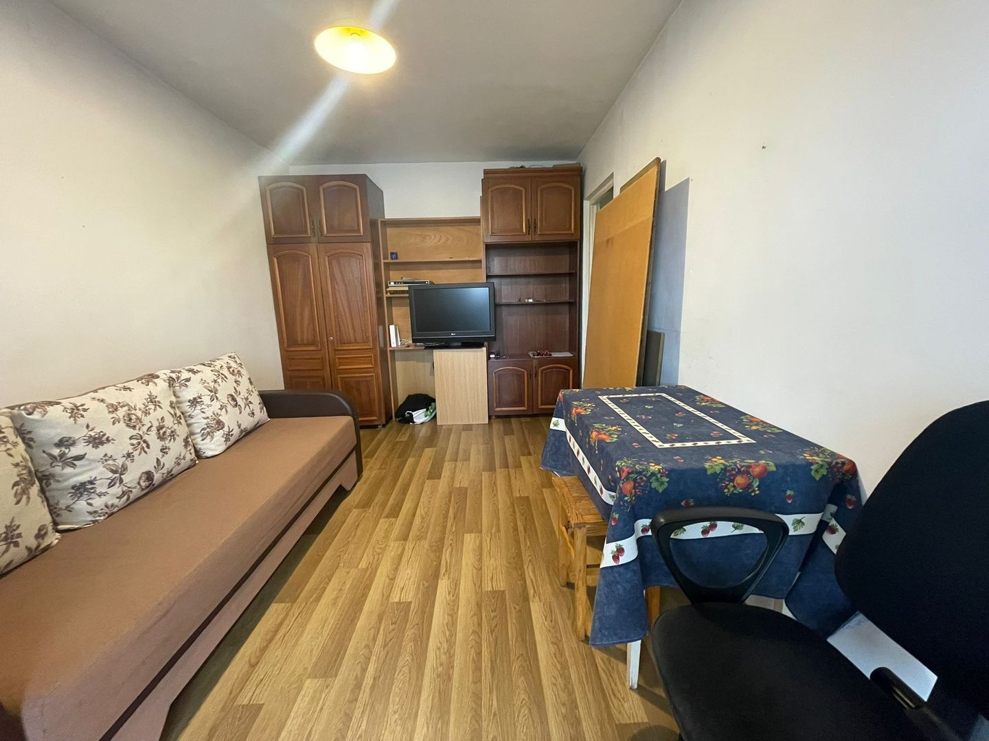 Garsoniera De Inchiriat | A.C | Balcon Inchis | Debara | Video La Cerere - Poză 2