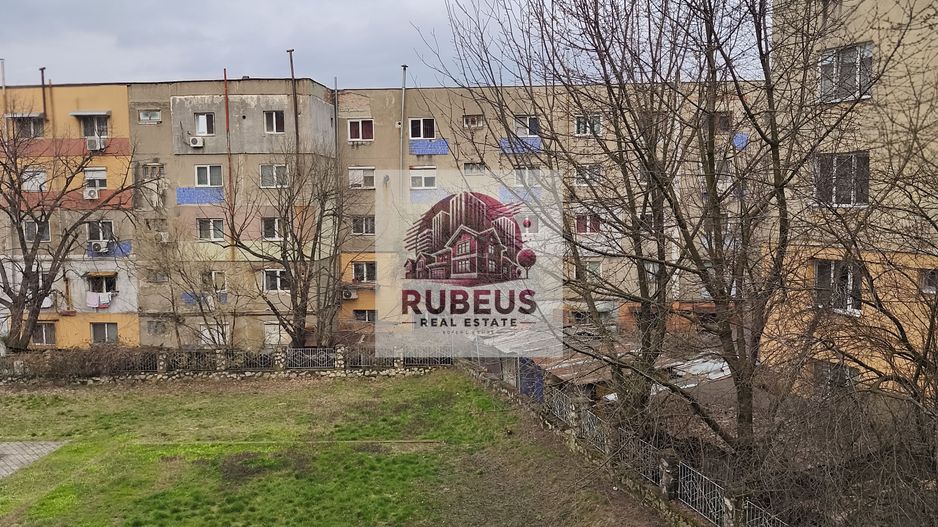 Mic la întreținere, bun la randament: apartament în Orșova - Poză 40