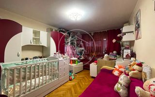 Apartament cu 3 camere de vânzare în zona Rogerius, Oradea - Poză 1