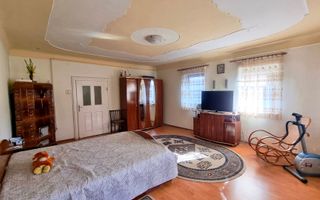 CASĂ DE VÂNZARE SIBIU TURNIȘOR, CURTE MARE, GARAJ, ACCES AUTO - Poză 4
