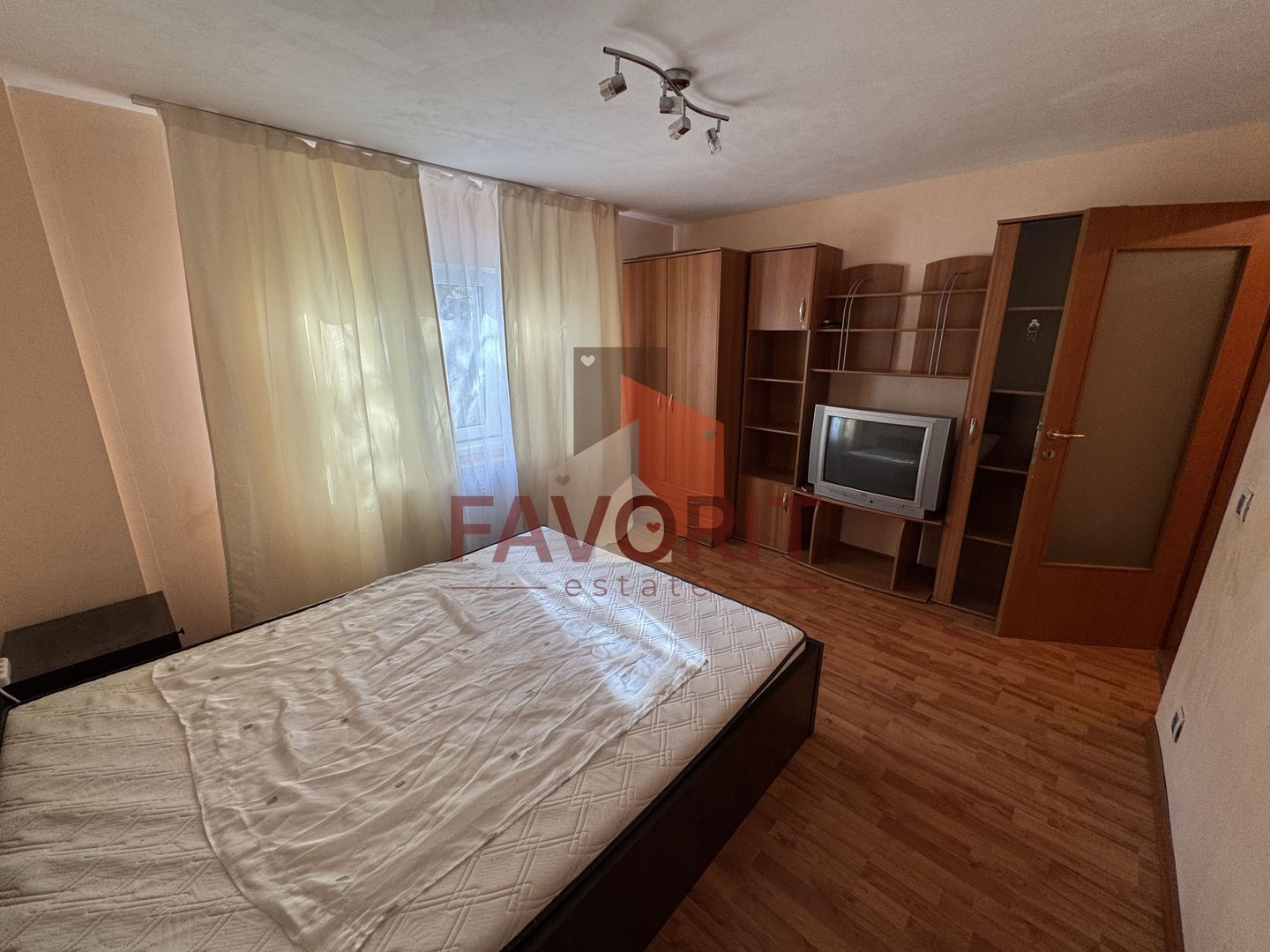 Disponibil imediat. Etaj 1. Centrala proprie. Vedere pe 2 parti. - Poză 14