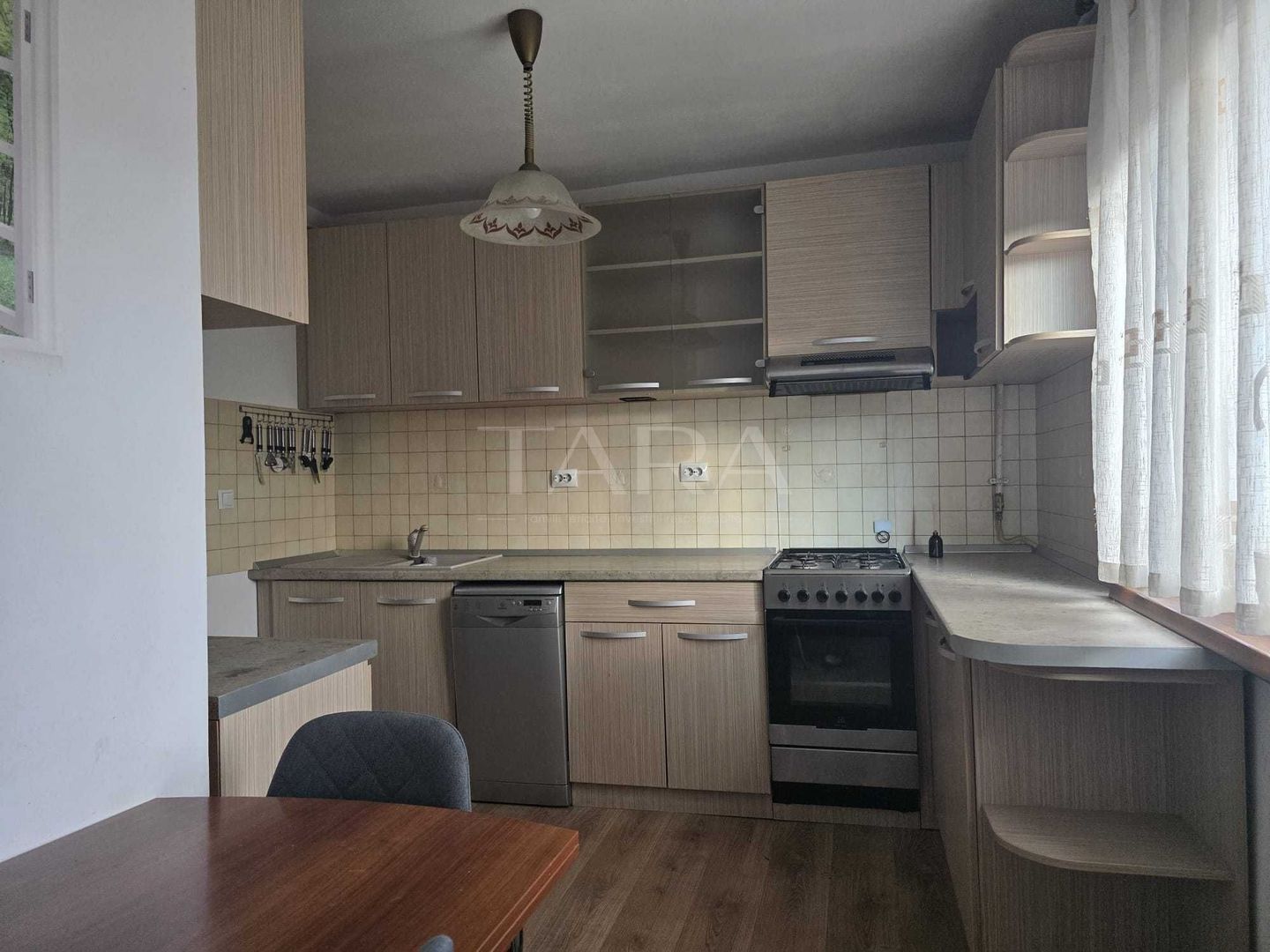 Apartament zona Plopilor Noi, decomandat, etaj intermediar. - Poză 2