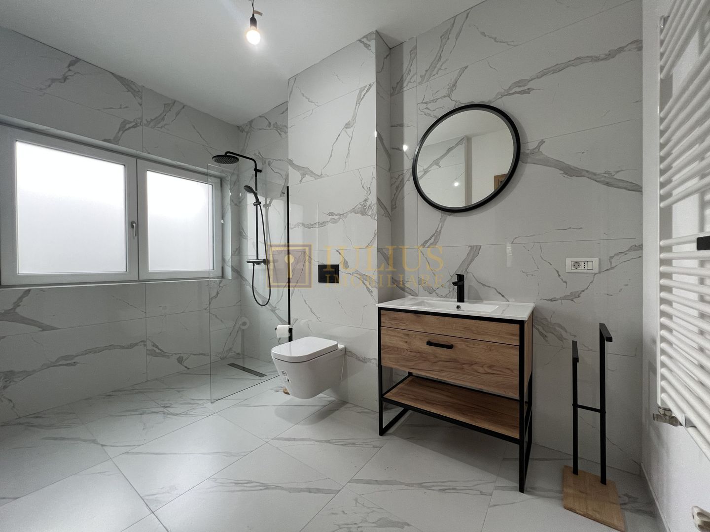 Casa zona Lunei, 5 camere + 3 bai, centrala proprie, rezidential sau birouri ! - Poză 8