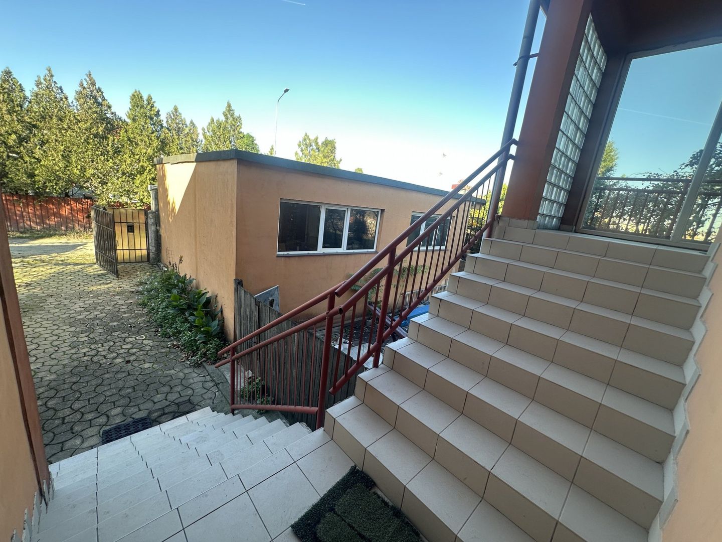 PANTELIMON, APARTAMENT-VILA 1E+M 230 MP, CURTE 516 MP! - Poză 9