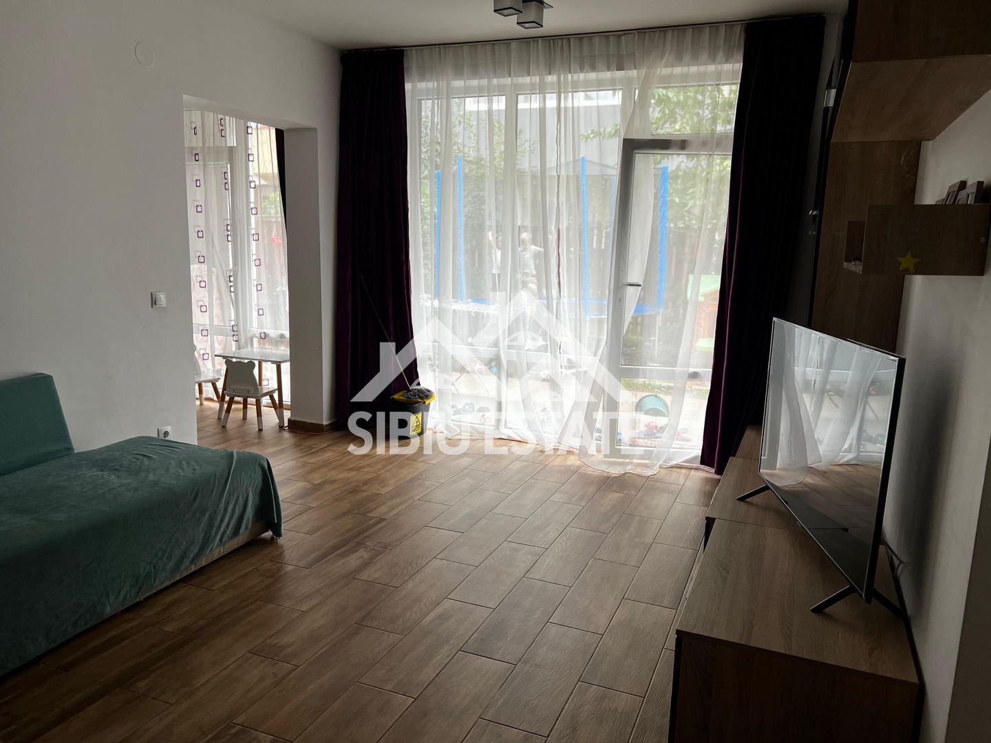Apartament 3 camere cu grădină 100 mp.  loc de parcare-Calea Cisnadiei - Poză 1
