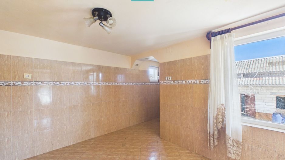 Casă cu 4 camere în Bujac - Poză 10
