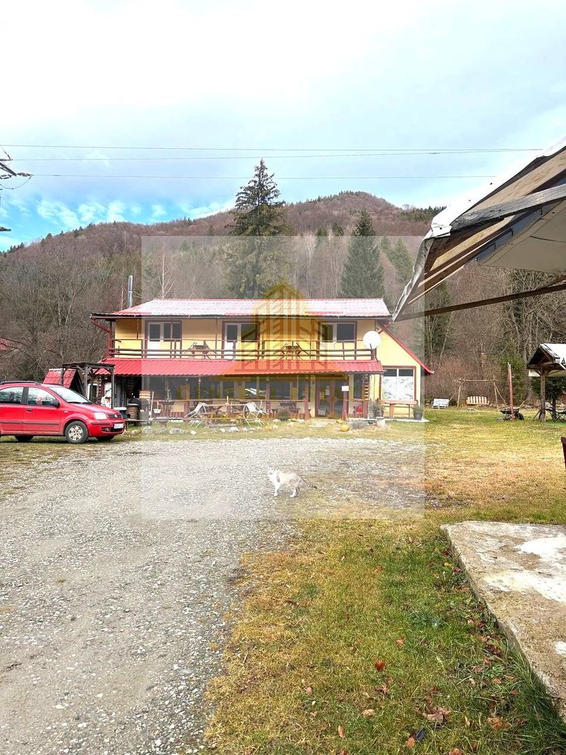 Vila de vanzare in Parcul national Piatra Craiului - Poză 3