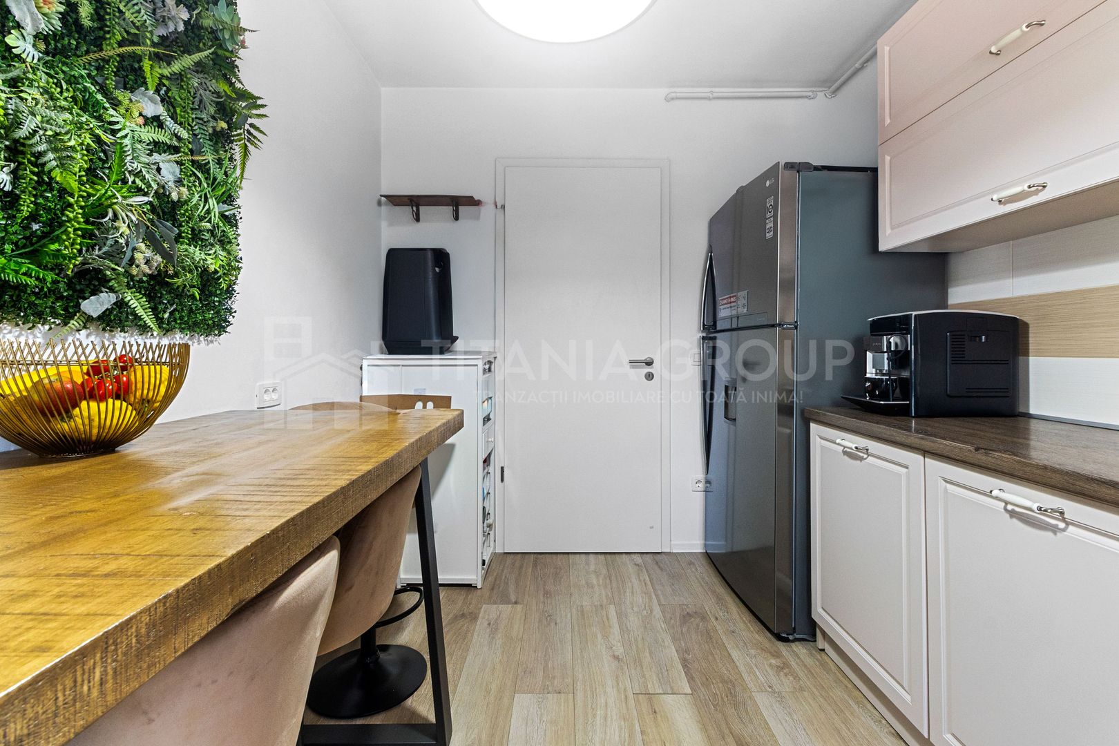 Apartament cochet mobilat-utilat, 3 camere, parcare, boxa, Kasper Coresi - Poză 12