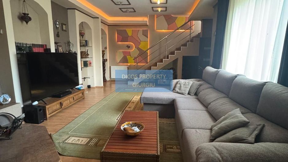 Casă de vânzare pe strada Tudor Vladimirescu - Poză 1