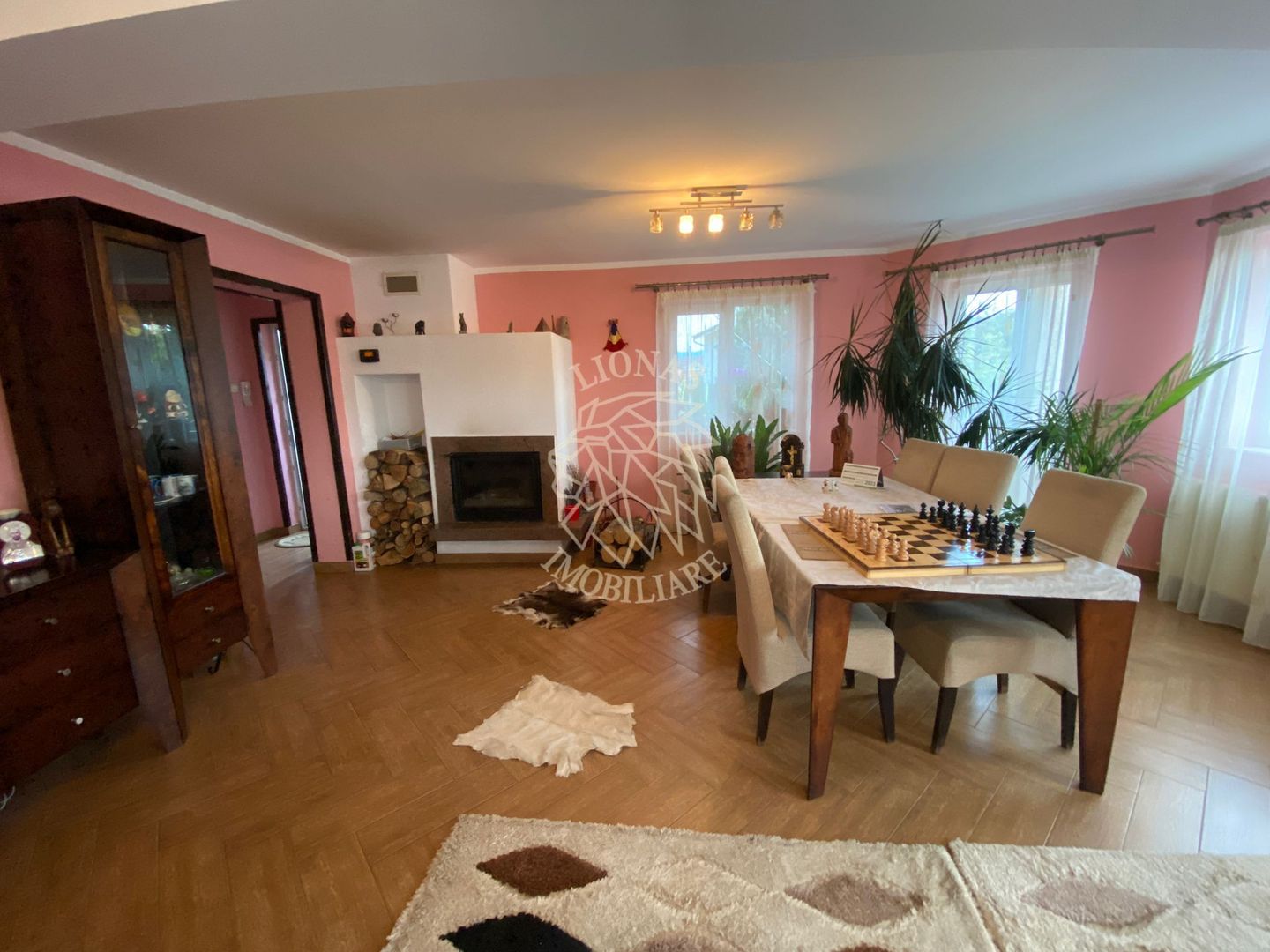 Casa 210 mp-garaj-curte amenajata-panouri solare-Ghinda - Poză 1