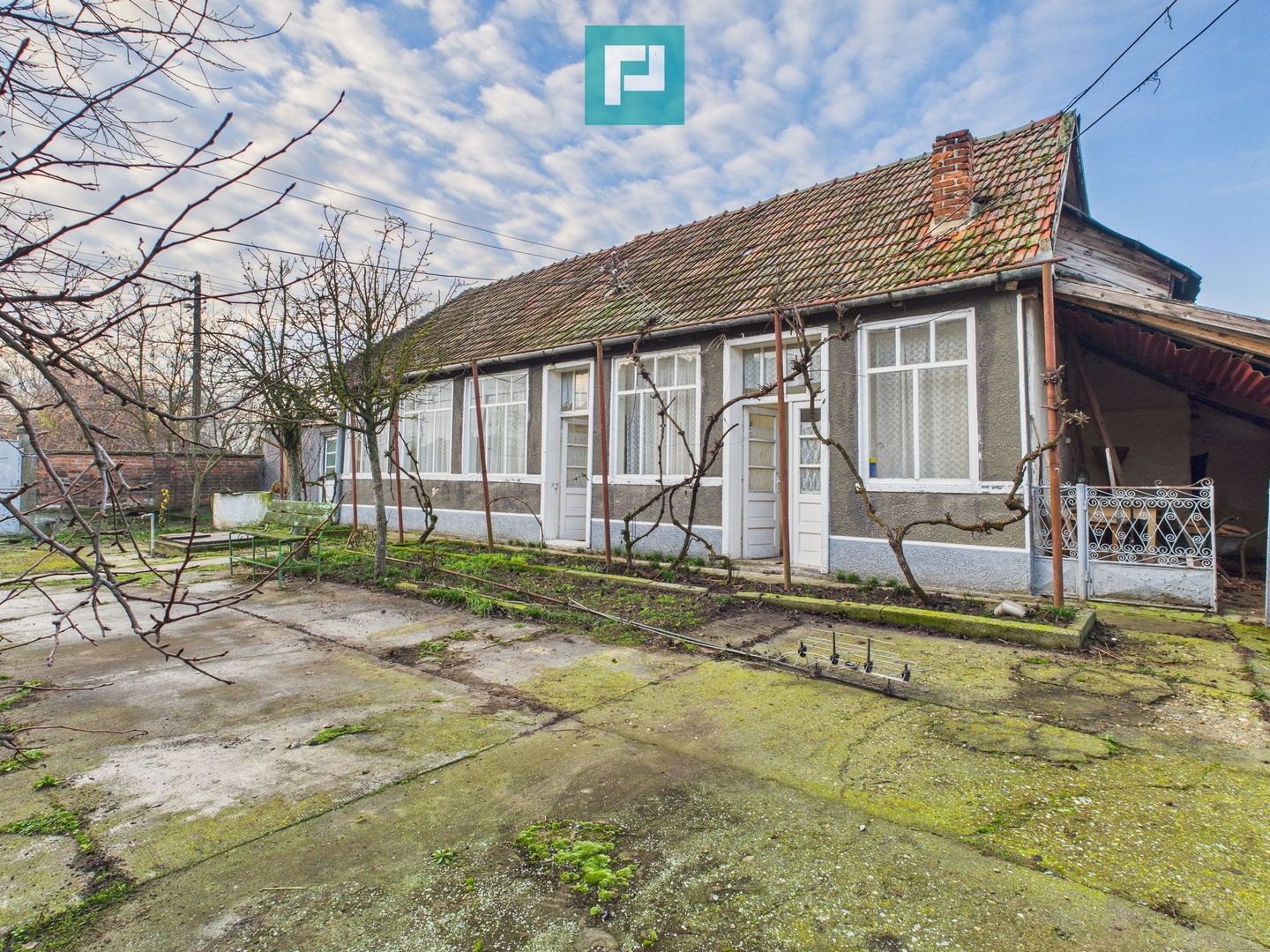 Proprietate cu 3 case din văiugă și teren în Nadab - Poză 2