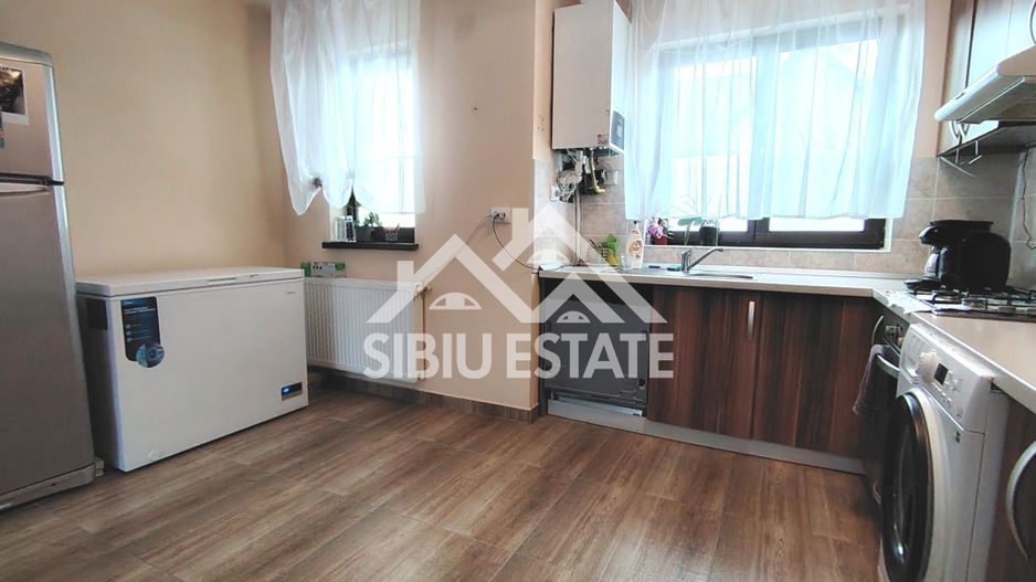 Casa de inchiriat Sibiu, 4 camere 2 bai - Poză 18