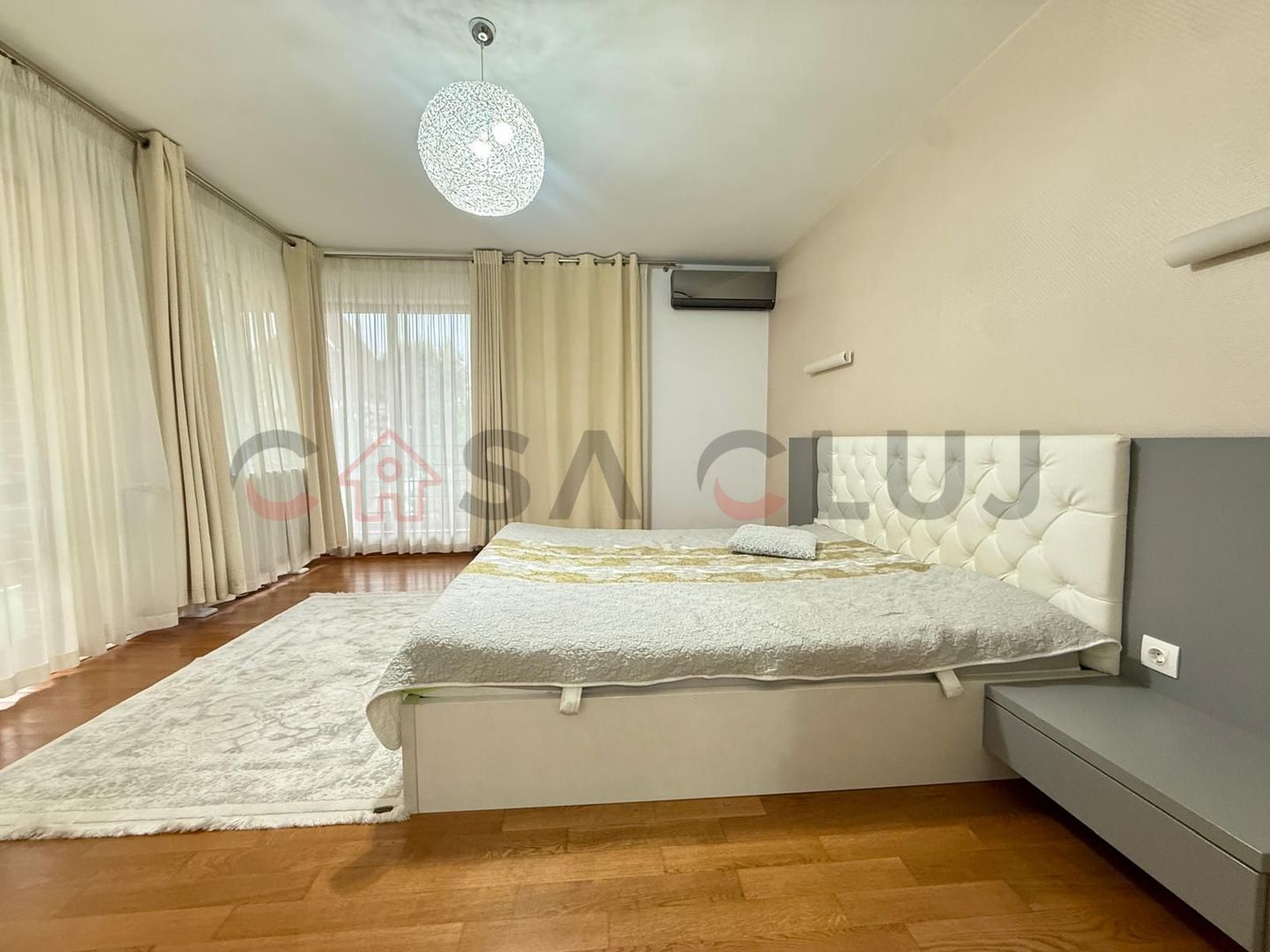 Apartament în vilă, curte, la cheie, parcare, Europa - Poză 4