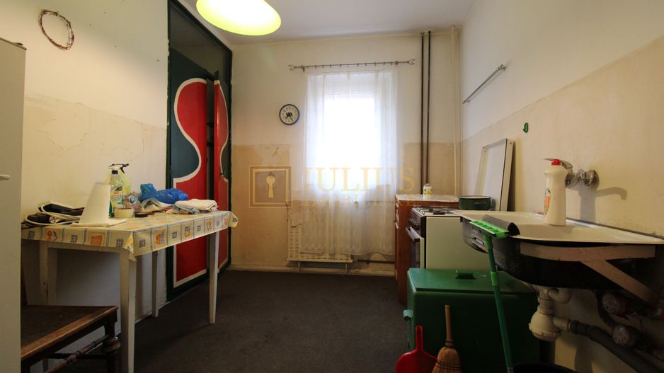 3camere, ideal pentru cei ce doresc sa renoveze de la zero un apartament. - Poză 18