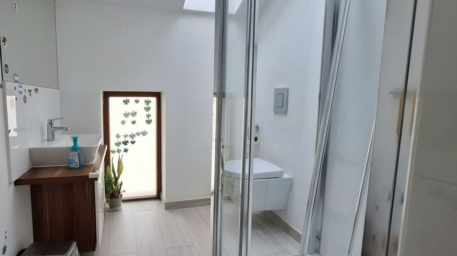 Casa eficienta energetic cu piscina in Giroc - Poză 24