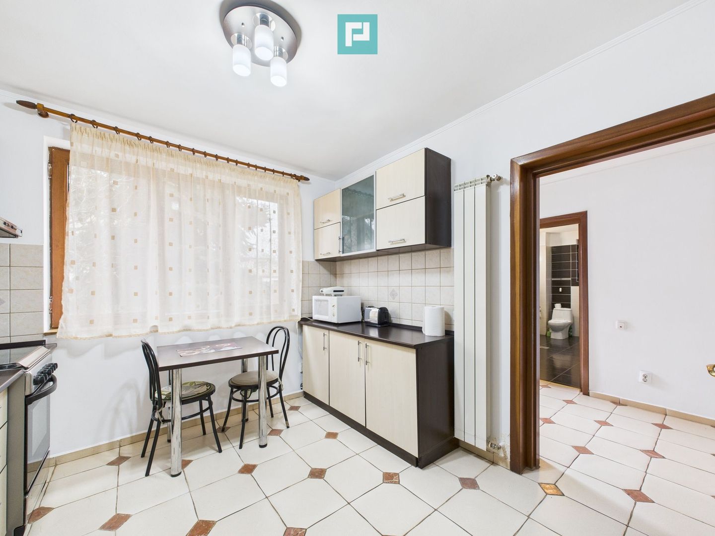 Casă spațioasă în Popești-Leordeni - Poză 11