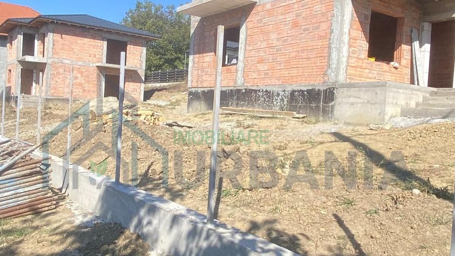 Case individuale P+E de vânzare în Valea Adâncă, Strada Debarcaderului, cu vedere spre Lacul Iezăreni - Poză 1