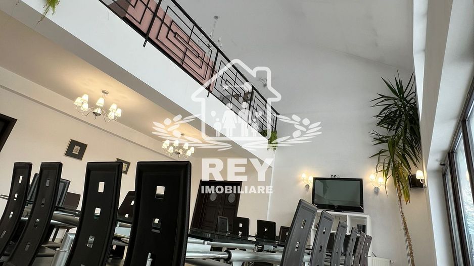 Vila / Hotel de vânzare în Păltiniș - Poză 13