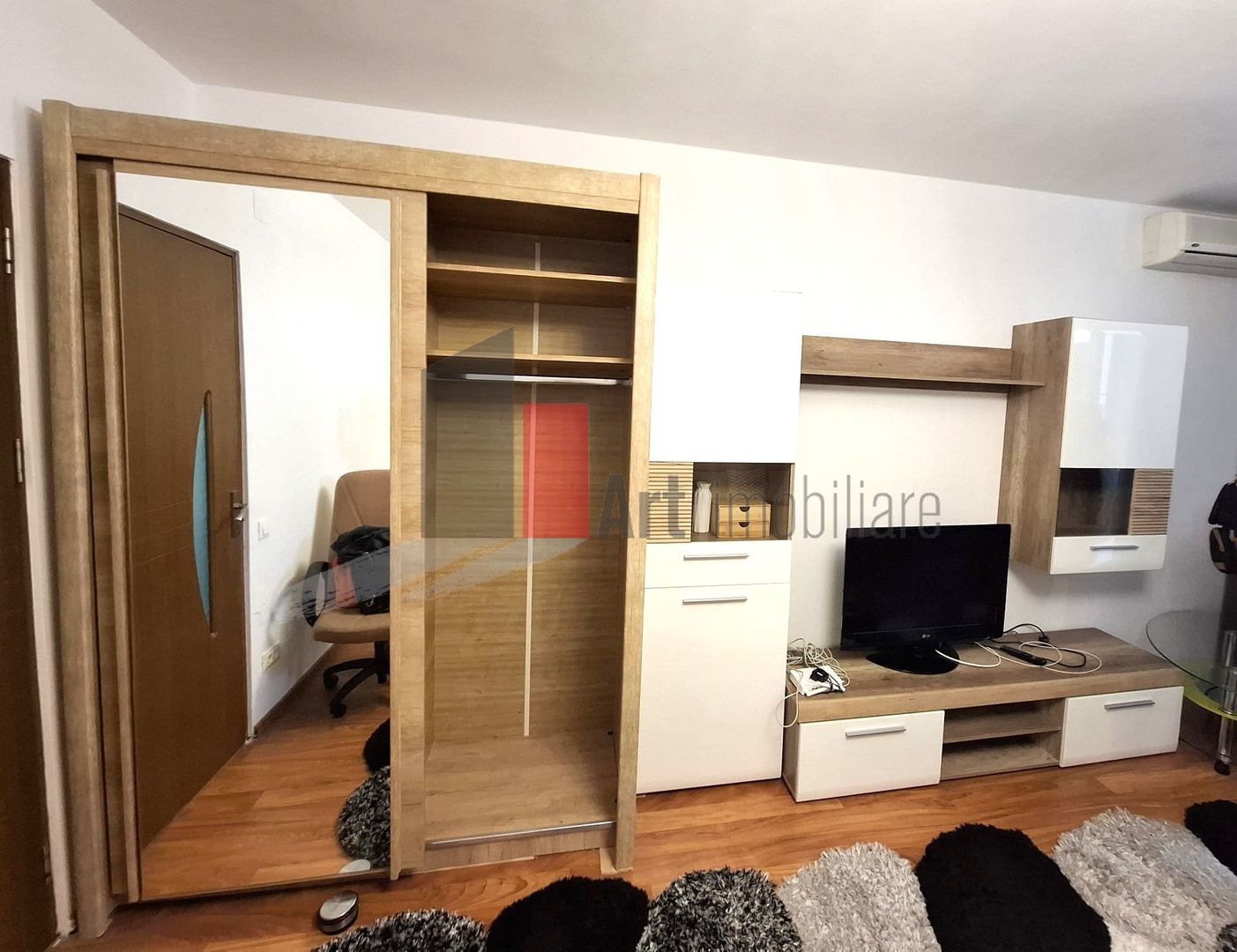 Gars. 31 mp, et 9/10, bloc reabilitat, instalații refăcute, mobilată și utilată - Poză 6