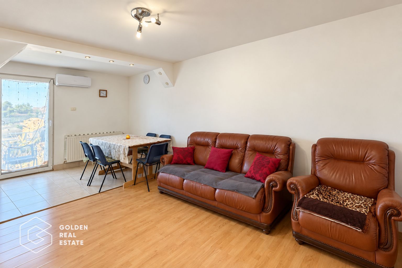 Casa cu 4 camere in Gai - Poză 4