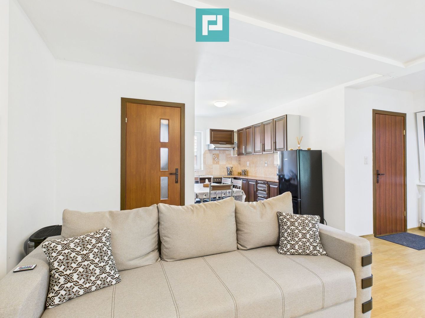 Casă de vacanță mobilată și utilată la Miniș - Poză 9