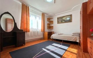 Casă de vânzare în Cisnădie – zonă centrală - Poză 4