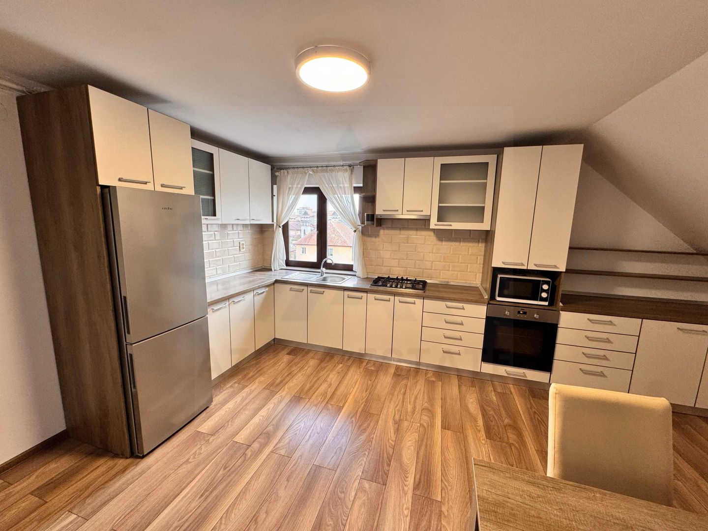 Apartament modern 3 camere 80 mp utili parcare in curte Ultracentral - Poză 5